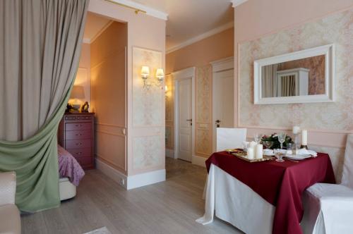 Зонирование однокомнатной квартиры стеллажом. Зонирование однокомнатной квартиры: 50+ фото лучших решений