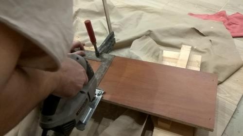 Как ровно отрезать ДСП лобзиком. Какой пилкой и как ровно пилить ДСП лобзиком без сколов