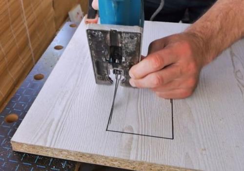 Как ровно отрезать ДСП лобзиком. Какой пилкой и как ровно пилить ДСП лобзиком без сколов