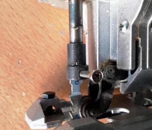 Как вставить пилку в лобзик ручной. Как правильно вставить пилку в электрический лобзик