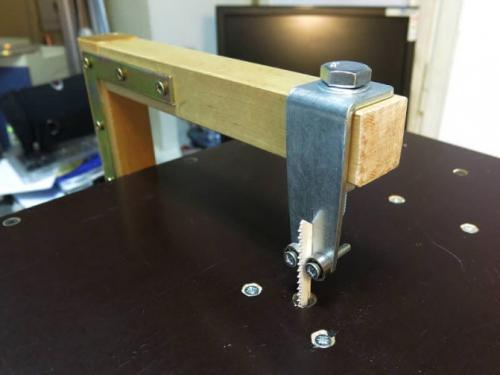 Столик для выпиливания лобзиком. Приспособление для лобзика