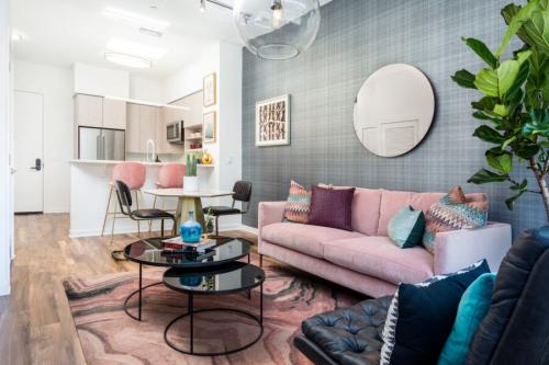 Какие обои выбрать для гостиной. Обои для гостиной: ТОП-150 фото лучших идей дизайна и сочетания в интерьере