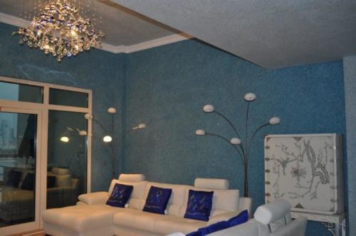 Расцветки обоев для зала. Виды обоев в зал