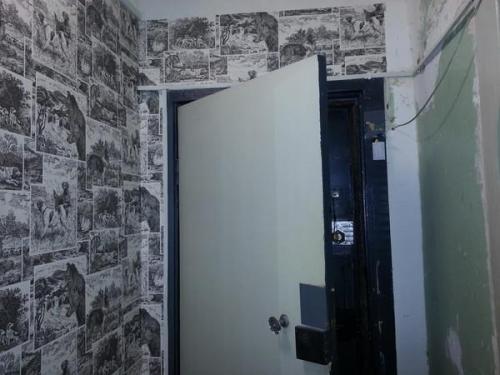 Как поклеить обои если их не хватает. Как правильно выйти из ситуации, когда не хватило полосы обоев