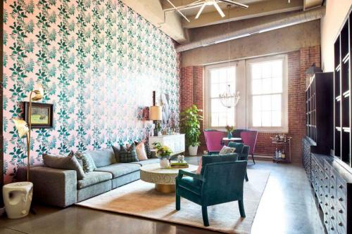 Как красиво скомбинировать обои. Комбинирование обоев в интерьере — 120 фото лучших идей сочетания обоев по цвету и стилю