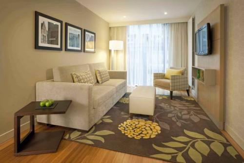 Обои для маленького зала. Минимализм