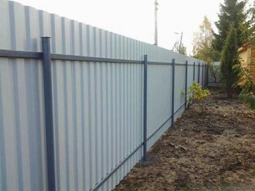 Какие проблемы могут возникнуть при работе с профнастилом и как их решить. Недостатки забора из профнастила, рекомендации по устранению