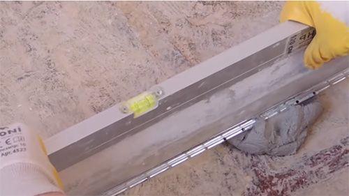 Укладка плитки на пол своими руками. Как класть плитку на пол своими руками – пошаговая инструкция