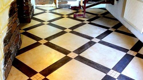 Откуда начинать клеить плитку по диагонали. Укладка керамической плитки по диагонали. 16 Откуда начинать клеить плитку по диагонали. Укладка керамической плитки по диагонали. 16