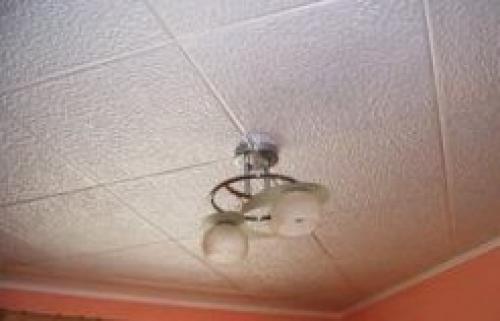 Как клеить потолочную плитку по диагонали. Как лучше клеить потолочную плитку по диагонали: видео