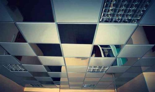 Почему не клеится потолочная плитка. Как клеить потолочную плитку, что бы она не отпала