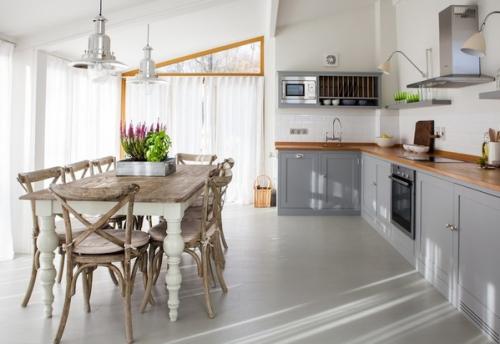 Белый стол и черные стулья. Как подбирать цвет обеденного стола?