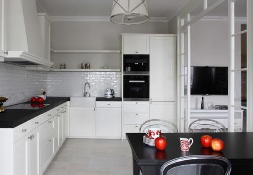 Белый стол и черные стулья. Как подбирать цвет обеденного стола?