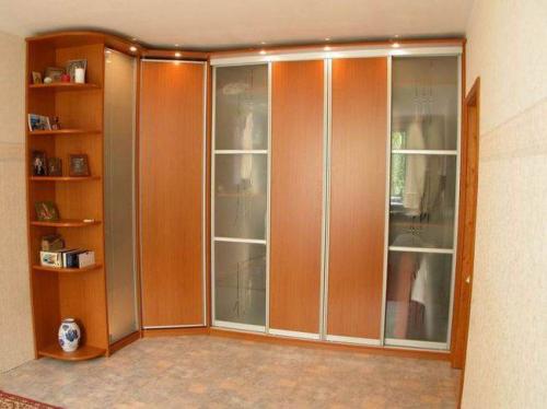 Угловой шкаф в гостиную. 40 идей углового шкафа-купе в гостиную 09 Угловой шкаф в гостиную. 40 идей углового шкафа-купе в гостиную 09