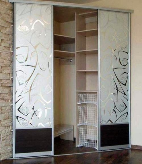 Угловой шкаф-купе в зал. Какие существуют угловые шкафы для гостиной, обзор моделей