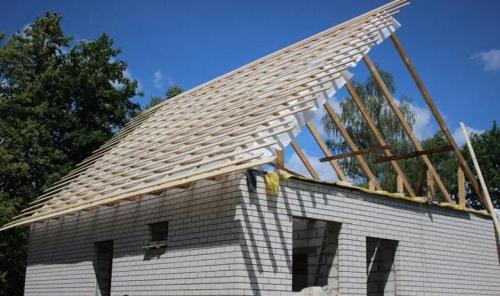 Холодная двускатная крыша. Монтаж двухскатной крыши