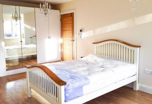 Угловой шкаф в спальню икеа. Шкафы ИКЕА: обзор всех особенностей, фото, новые модели, дизайн, размеры, цвет