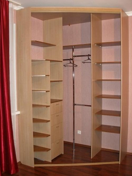 Угловой шкаф купе в гостиную. Плюсы и минусы углового шкафа в зале 37 Угловой шкаф купе в гостиную. Плюсы и минусы углового шкафа в зале 37