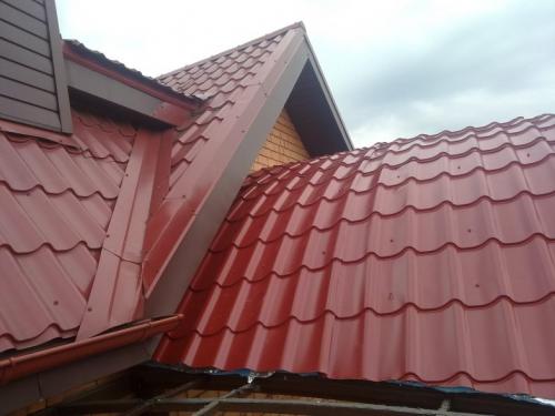 Крыша из металлочерепицы пошаговая инструкция. Крыша из металлочерепицы: устройство кровли, фото, монтаж, технология конструкции + схема установки своими руками