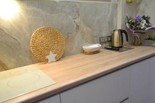 Очень симпатично.  Хочется задержаться на такой кухне. 08