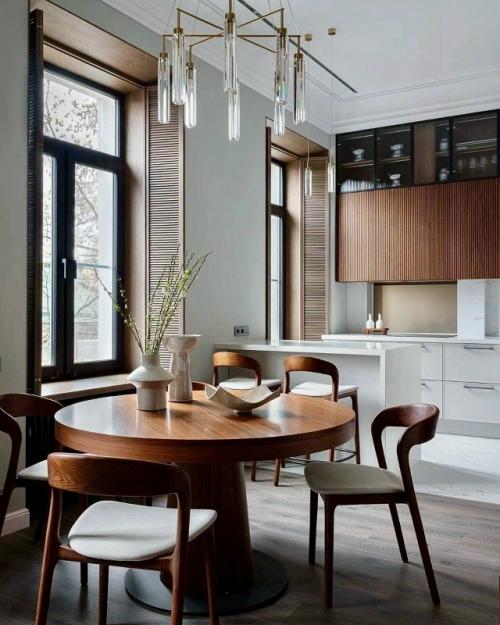 Кухня - гостиная с акцентом на дерево и свет. 02