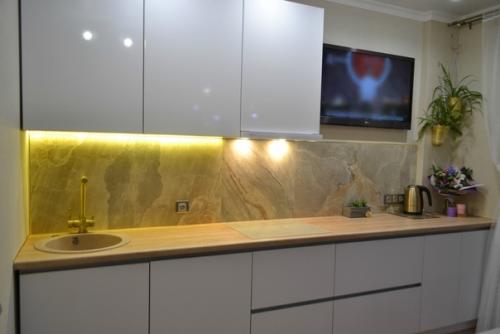 Очень симпатично.  Хочется задержаться на такой кухне. 05