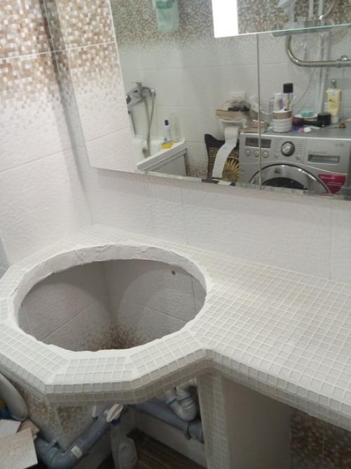 Была у меня раковина на пьедестале, но очень мне захотелось переделать её на мы встраиваем. 05