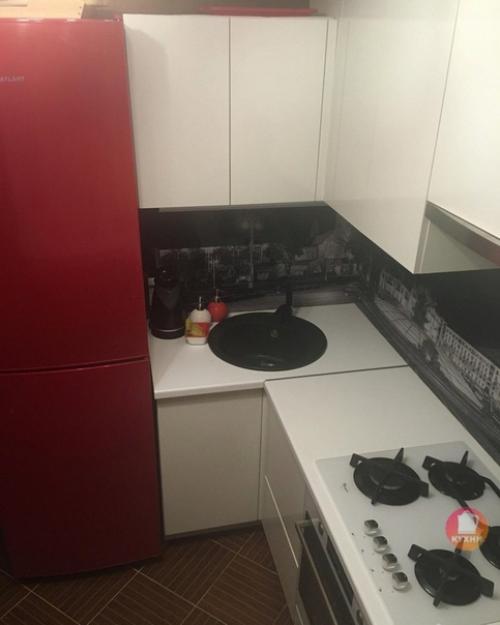 Вот такую кухню хозяева распланировали и реализовали сами! 01