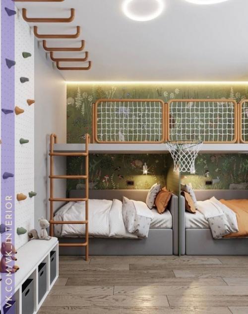 Вещи из комнаты, видимо, перекочевали в большую гардеробную. 04