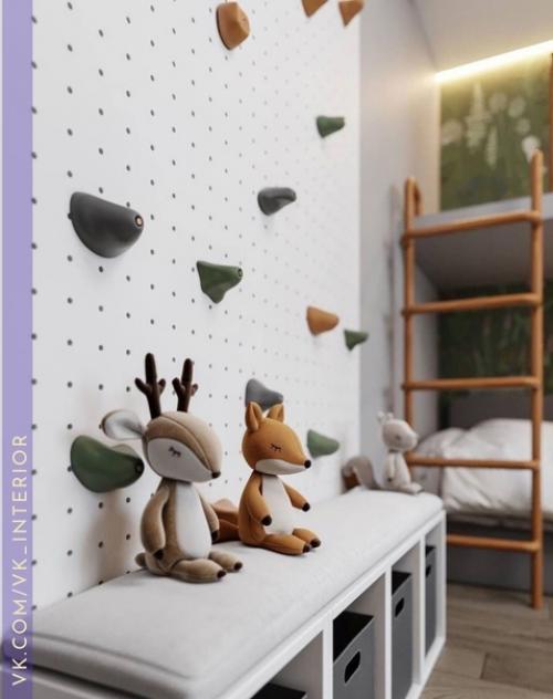 Вещи из комнаты, видимо, перекочевали в большую гардеробную. 02