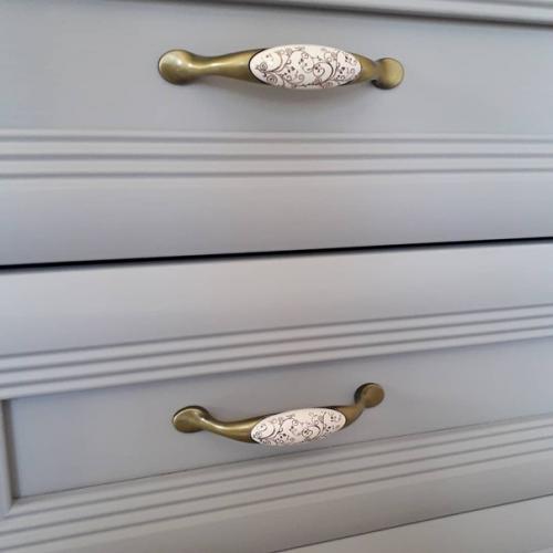 Старый шкаф и еще старее комод был. 02