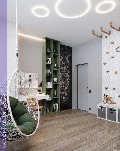 Вещи из комнаты, видимо, перекочевали в большую гардеробную. 03