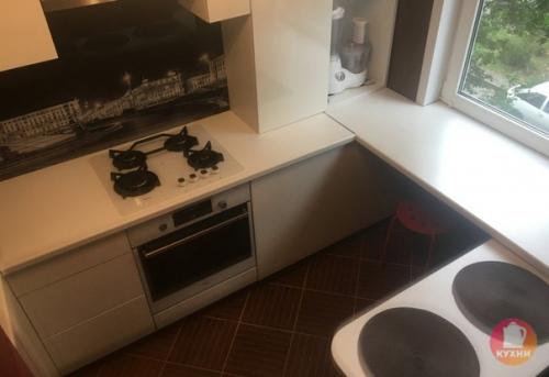 Вот такую кухню хозяева распланировали и реализовали сами! 02