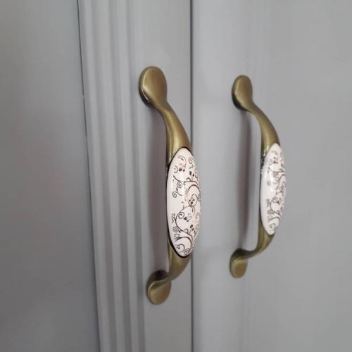 Старый шкаф и еще старее комод был. 04