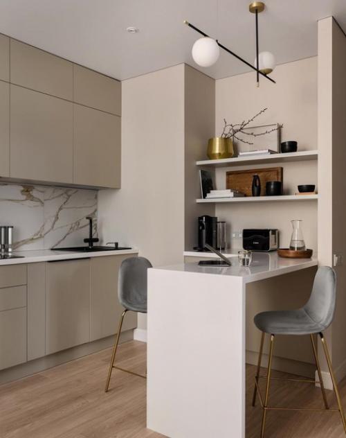 Вместительная, монохромная кухня. 01