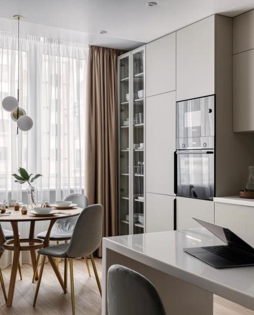 Вместительная, монохромная кухня. 02