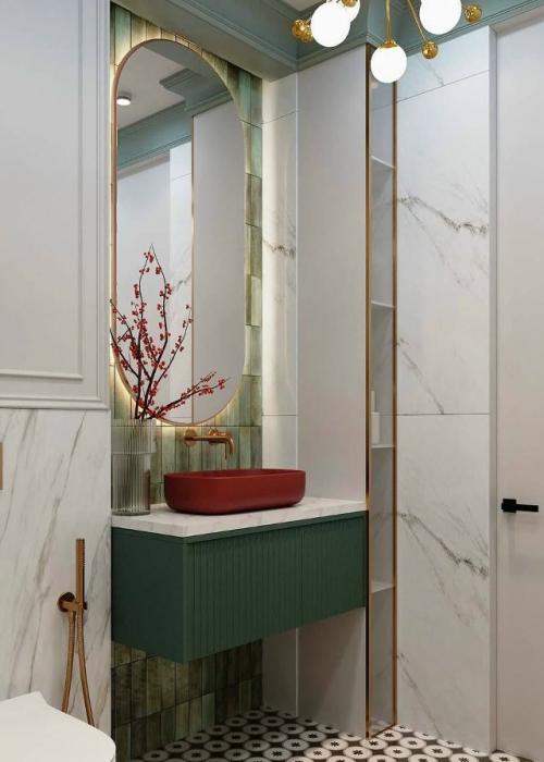 Ванная с характером: зелень, золото и красный акцент. 05