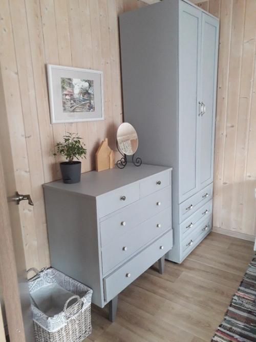 Старый шкаф и еще старее комод был. 01