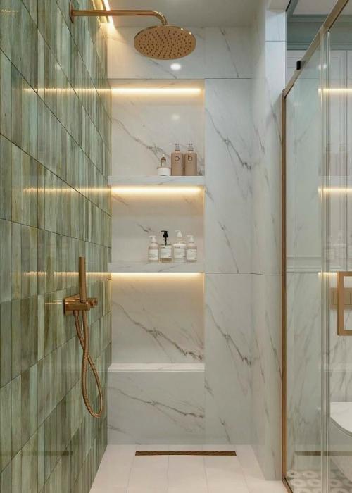 Ванная с характером: зелень, золото и красный акцент. 03