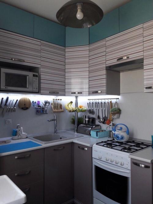 Хорошая кухонька.  На 5 кв. 01