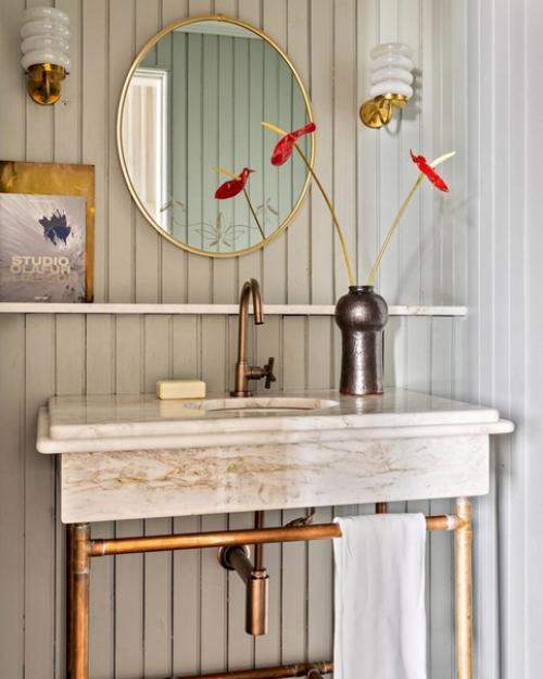 Убрав лишние перегородки квартира стала еще больше просторной и наполненной светом.