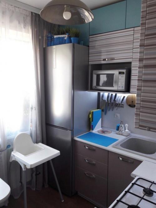 Хорошая кухонька.  На 5 кв.