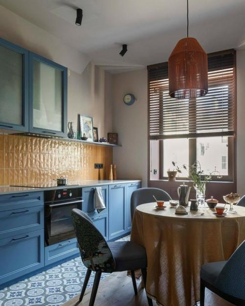 Яркий интерьер квартиры в сталинке. 01