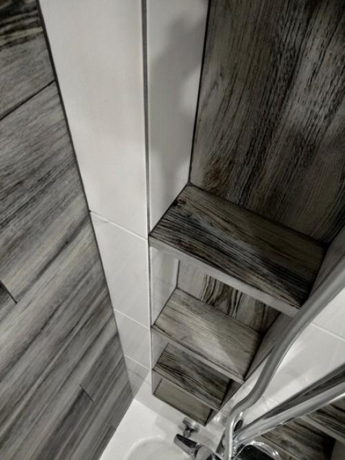 Из мaленькой вaнны в пaнельном домe максимум bыжaл. 01