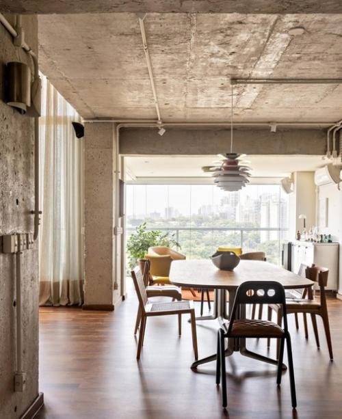 Убрав лишние перегородки квартира стала еще больше просторной и наполненной светом. 01