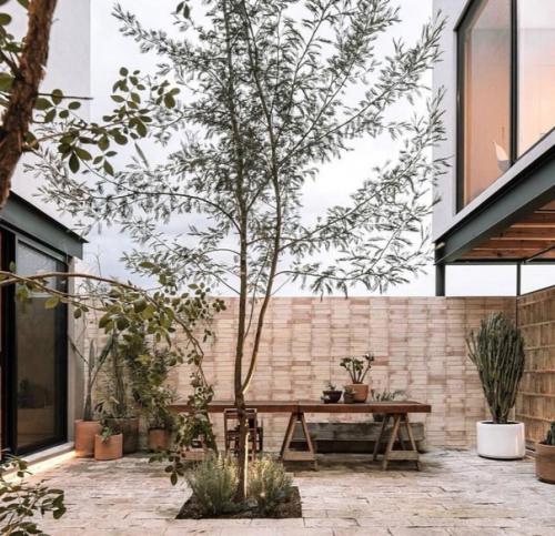 Шикарный дом в котором все из натуральных материалов выполнено. 02