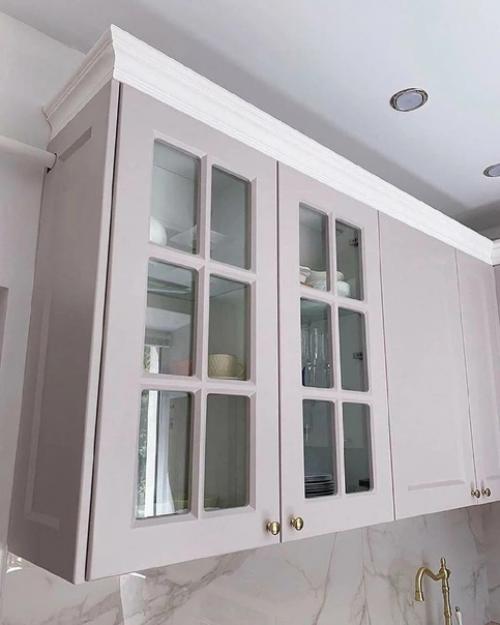 Поэтому никогда не выбирай яркую кухню и ванную. 05