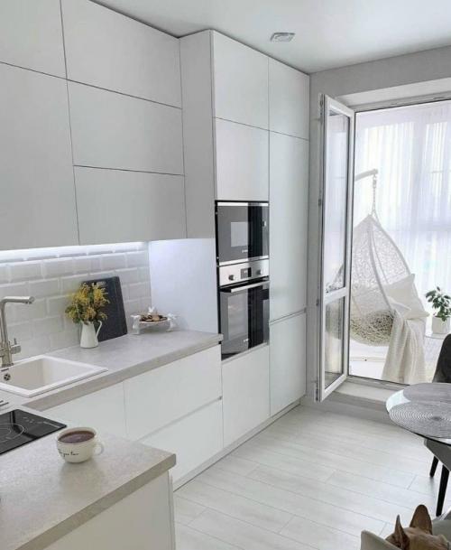 Светлый интерьер как универсальная база для жизни.

