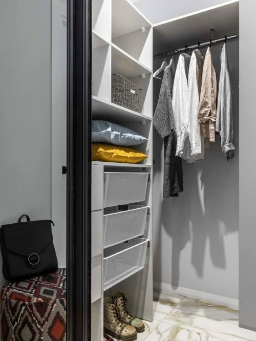 Стильная однокомнатная квартира с яркими акцентами. 07