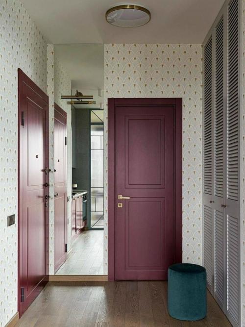 Цветные двери - акцент, который меняет весь интерьер. 01